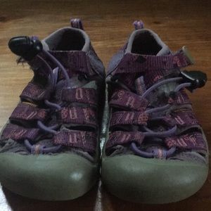 Girls keen sandals